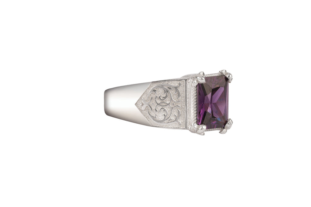 Radiant cut amethyst ring with engraved motifs - decoupage 2