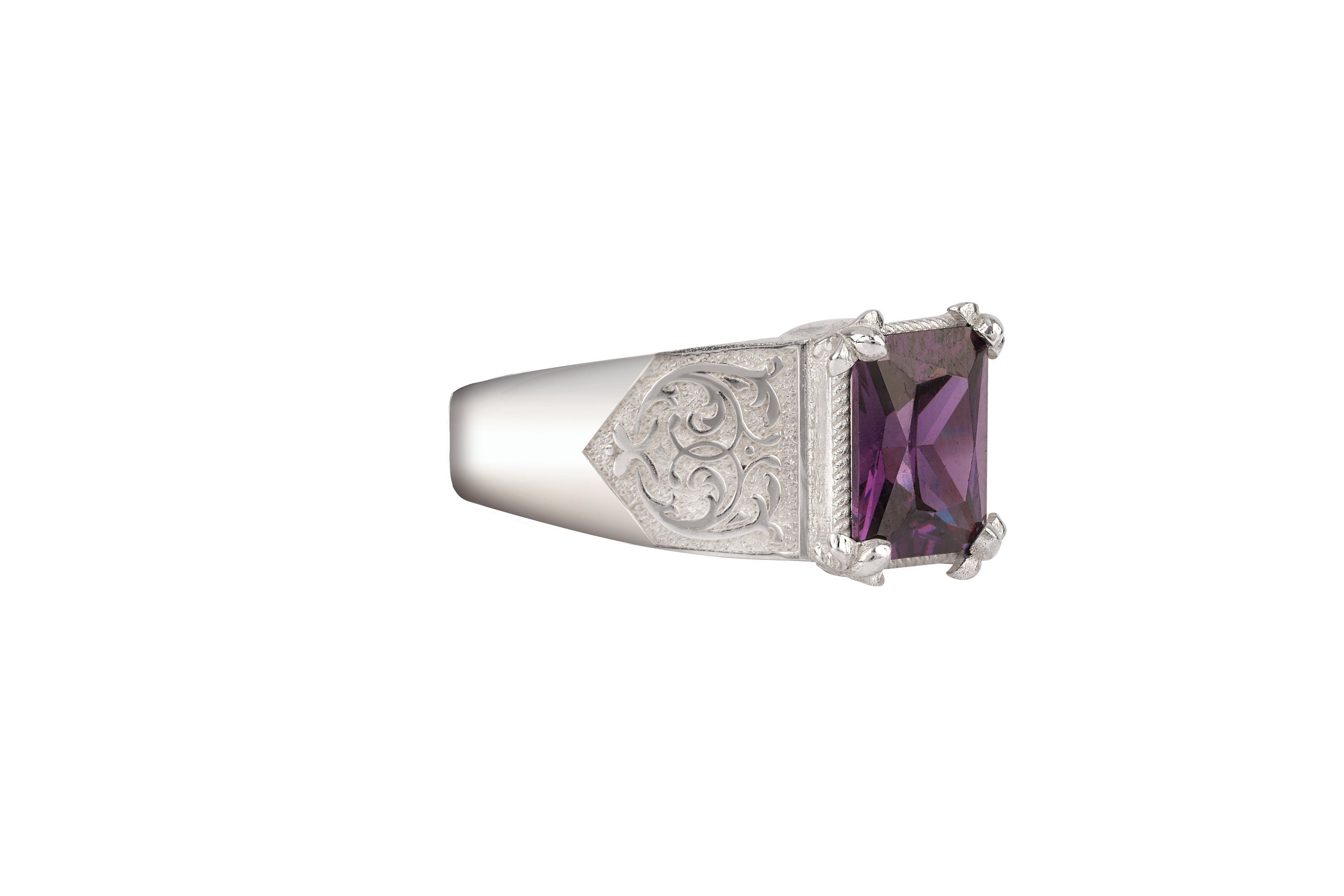 Radiant cut amethyst ring with engraved motifs - decoupage 2