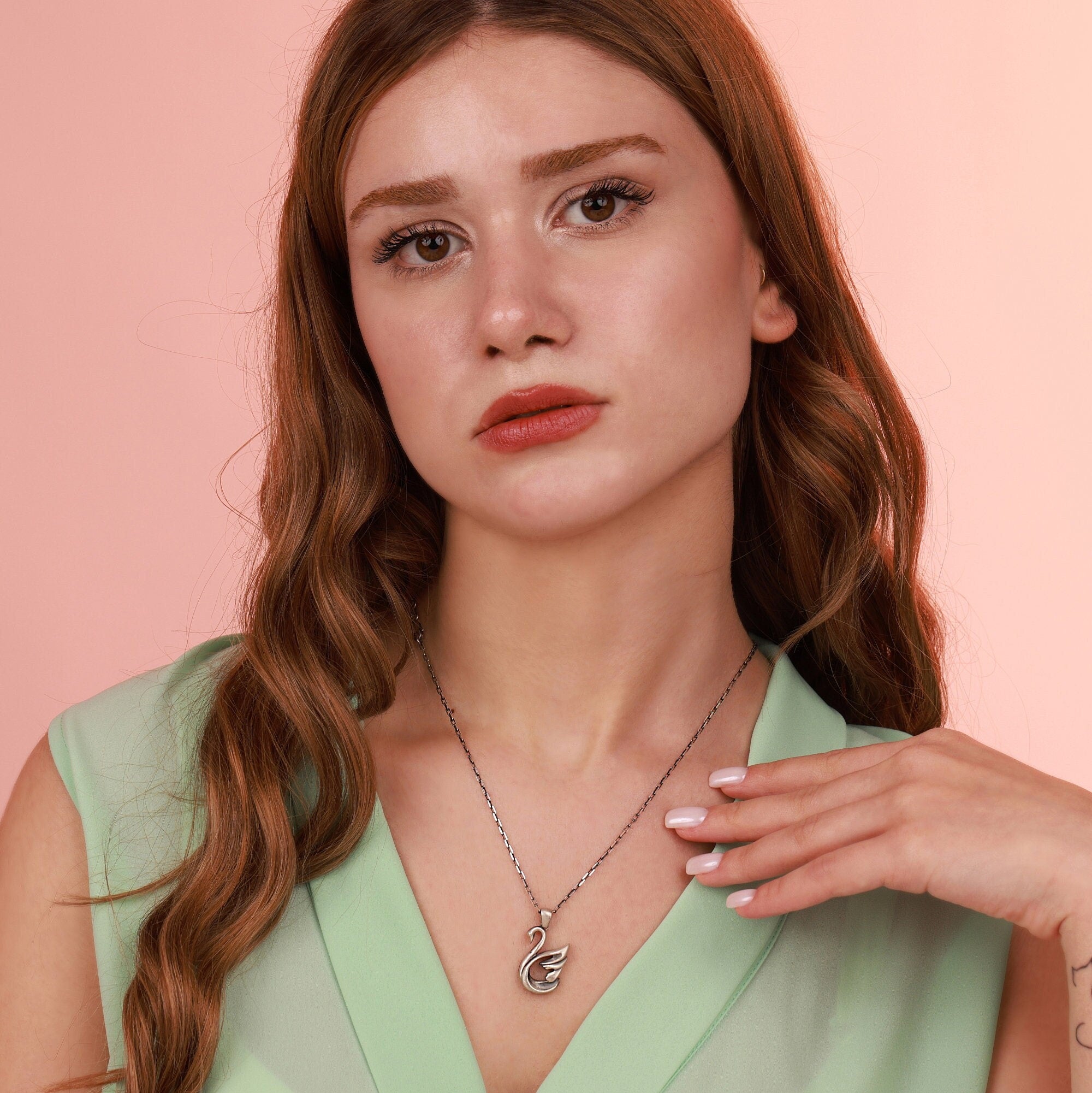 Swan necklace in oxidized - EternityPieces