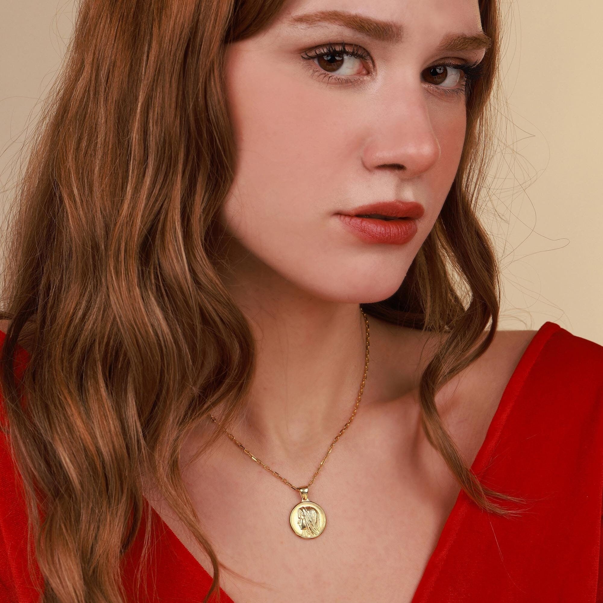 Mother Mary necklace in gold plated - EternityPieces