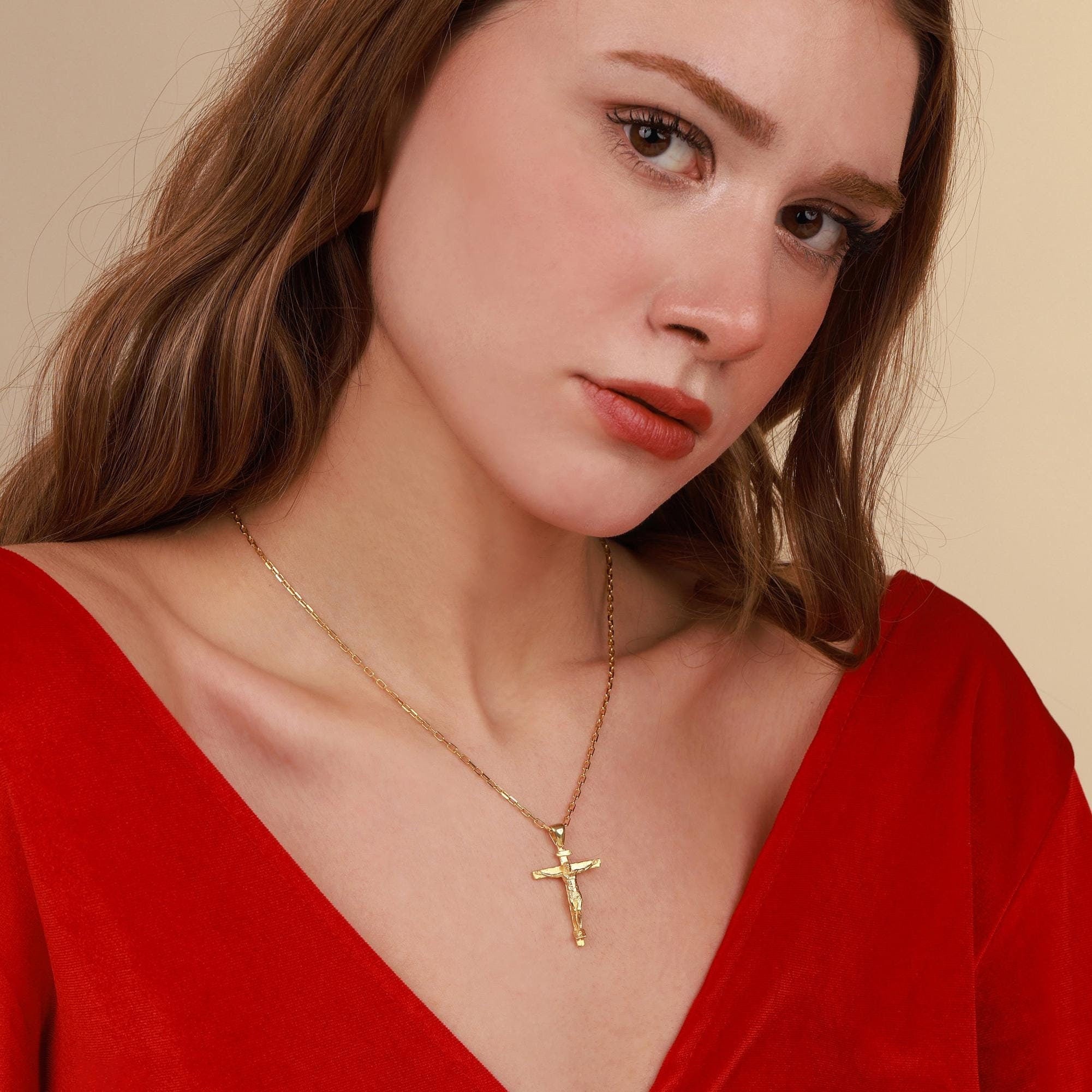 Sterling silver crucifix pendant in gold plated - EternityPieces