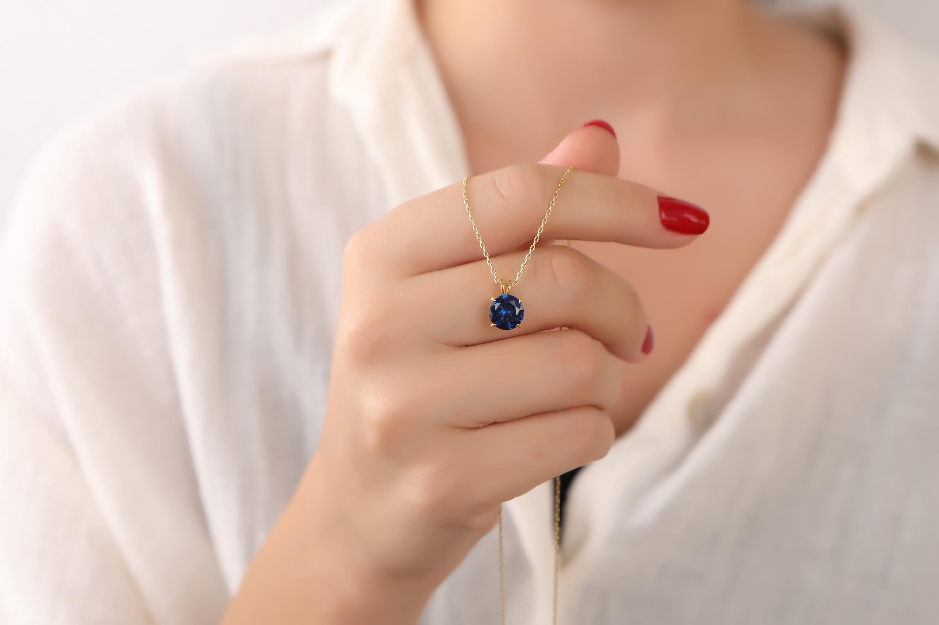 Blue sapphire necklace in 14K gold - EternityPieces