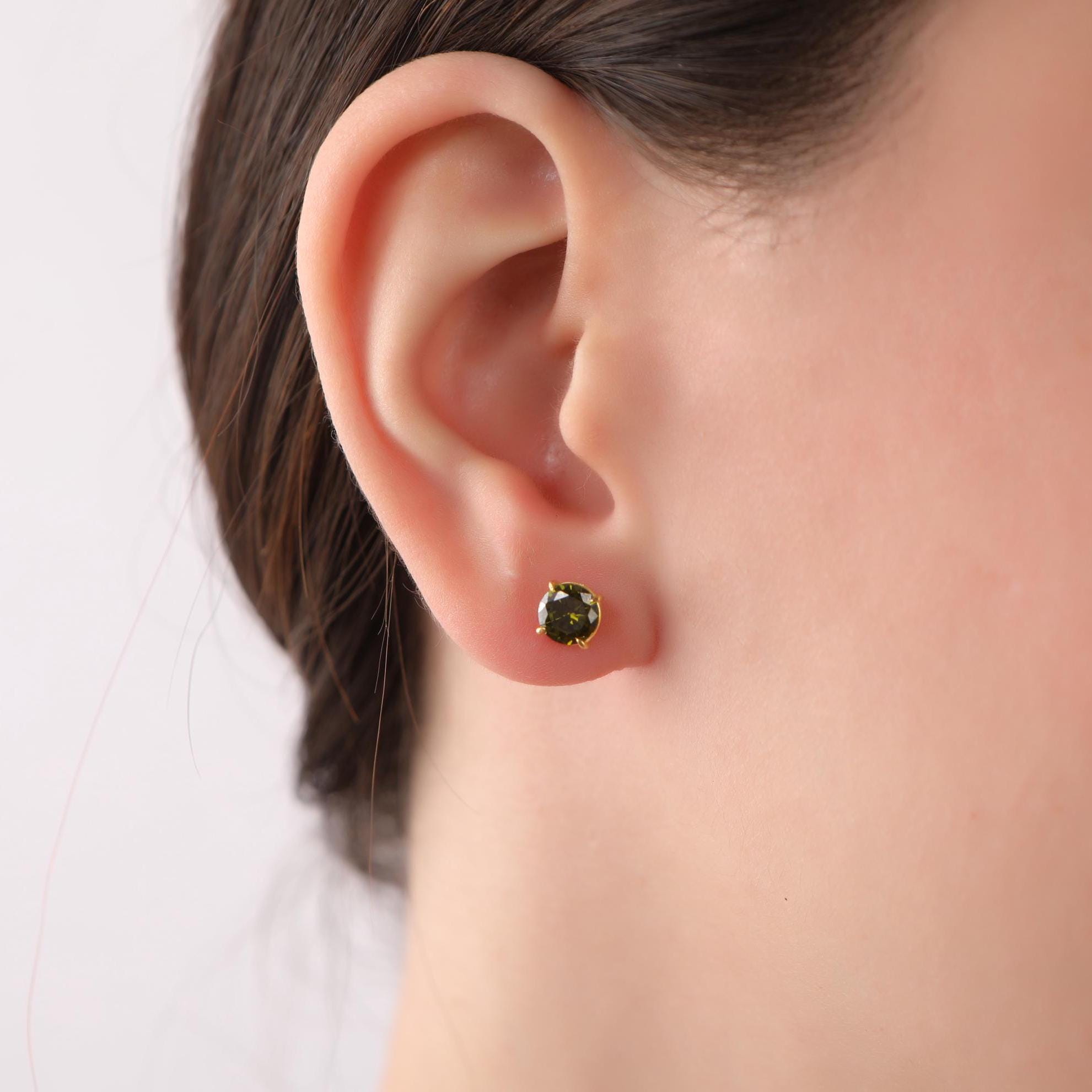 Peridot stud earring set in 14K gold - EternityPieces