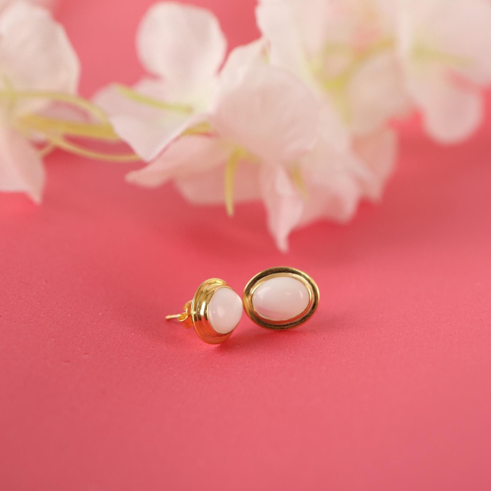 Pearl stud earrings - EternityPieces