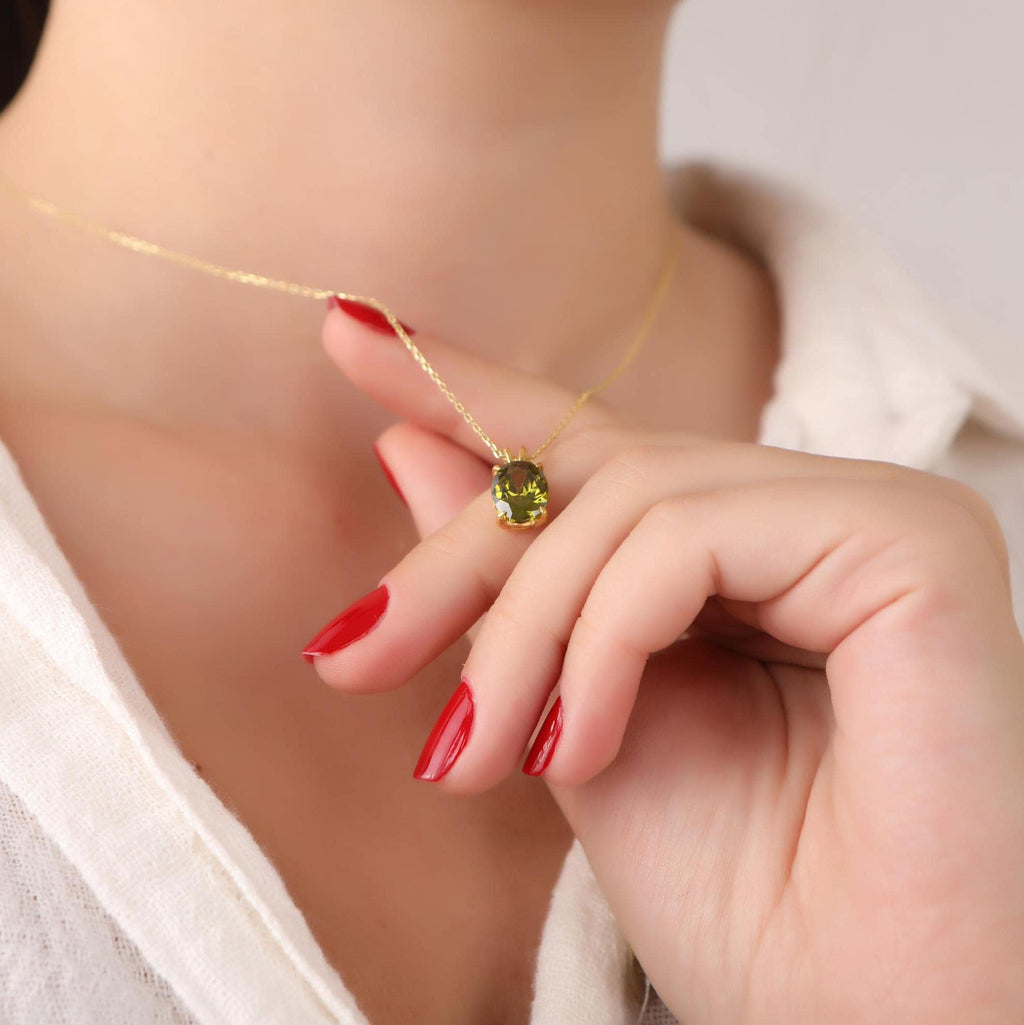 Oval cut peridot necklace - EternityPieces