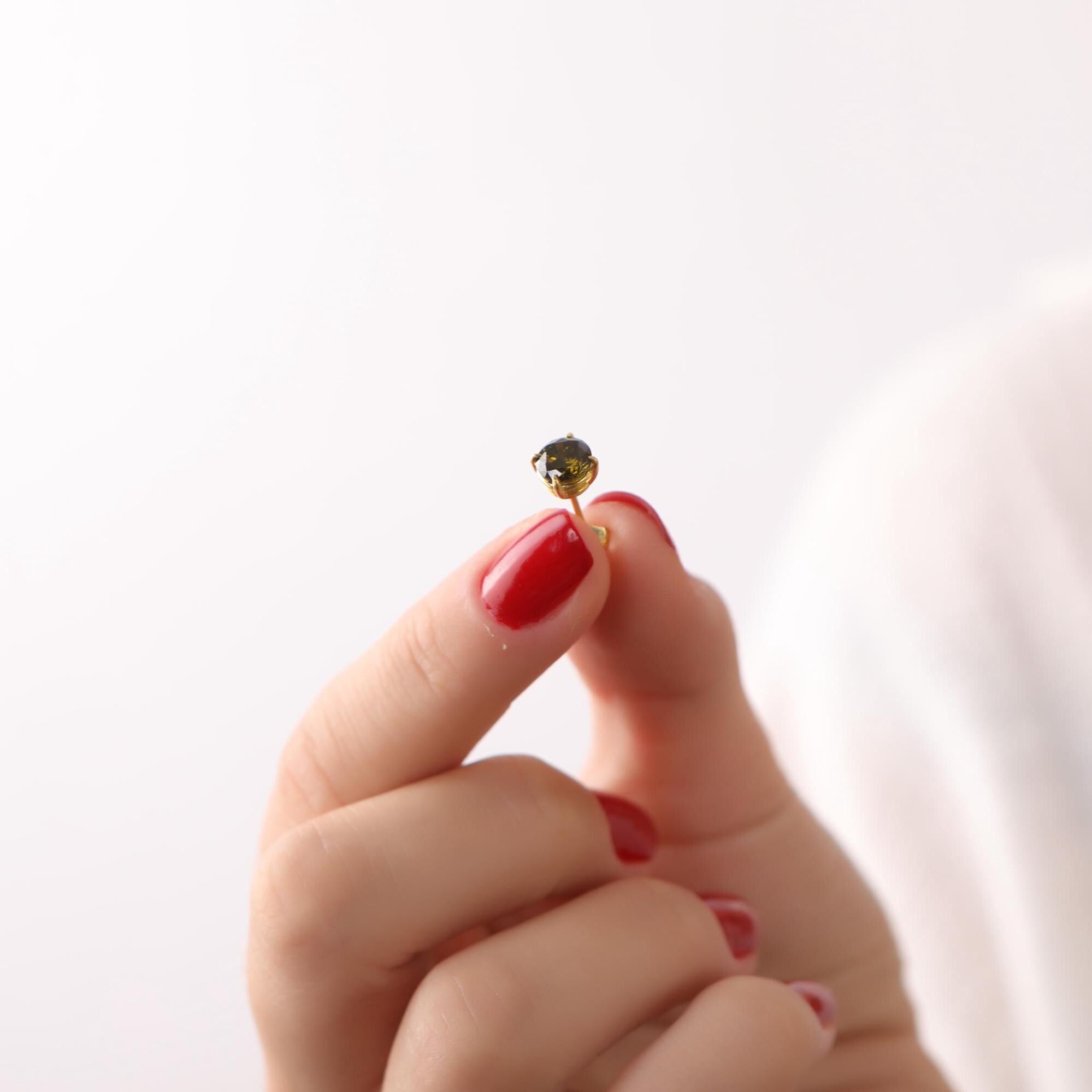 Peridot stud earring set in 14K gold - EternityPieces