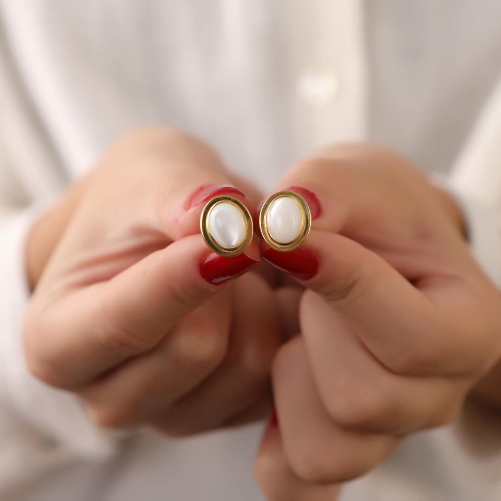 Pearl stud earrings - EternityPieces