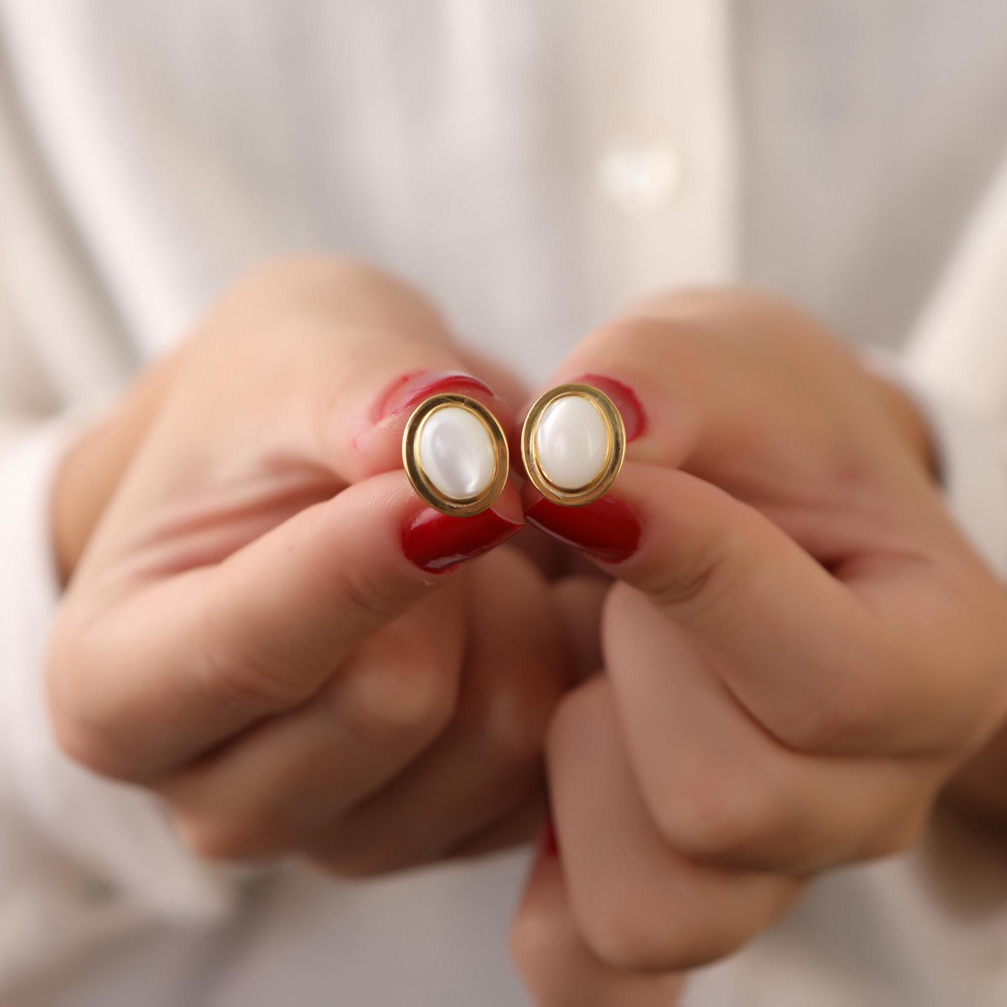 Pearl stud earrings - EternityPieces