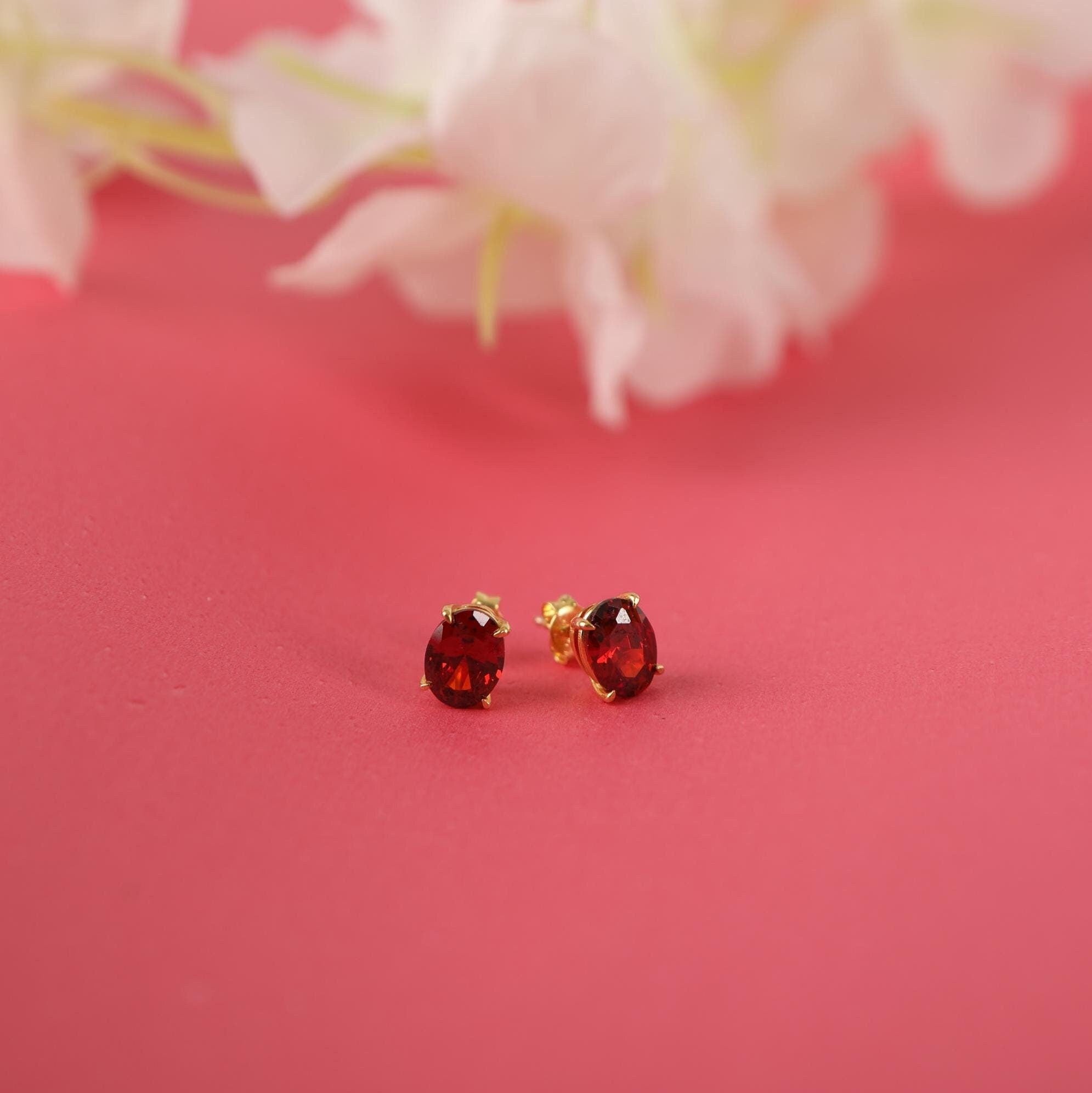 Oval cut garnet earrings studs - EternityPieces