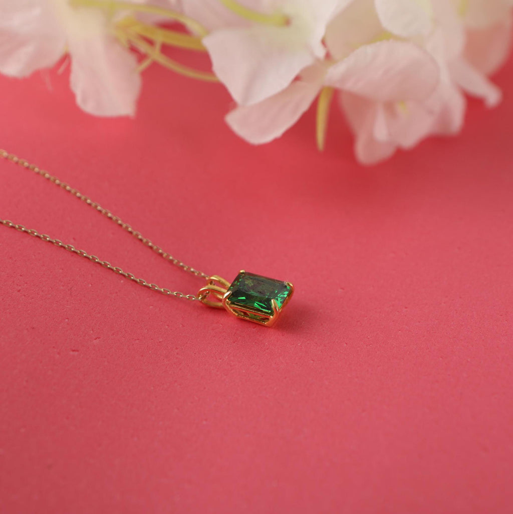 Radiant cut emerald necklace - EternityPieces